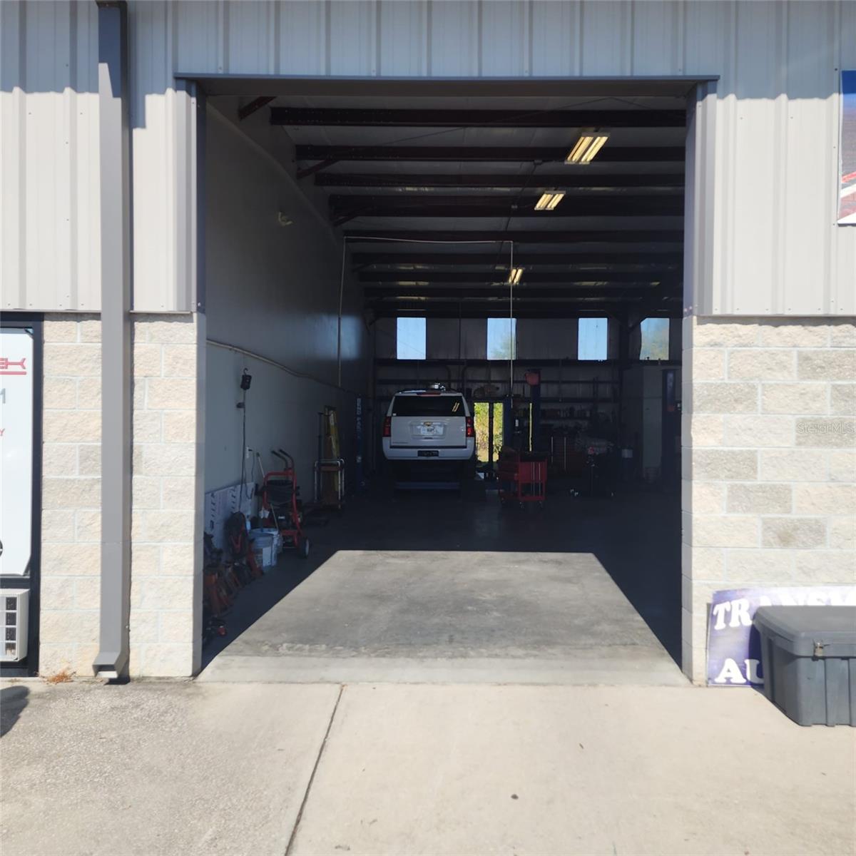 Well-established auto repair shop for sale in the heart of Tampa, operating successfully for over 20 years. Located in a high-traffic area with excellent visibility. Turnkey business featuring space for 12 vehicles, 4 lift stations, fully equipped office, additional workspace, and a dedicated transmission repair room. All tools, machinery, and equipment included. Transferable lease with favorable terms, including water and property taxes. Excellent opportunity in a prime Tampa location.