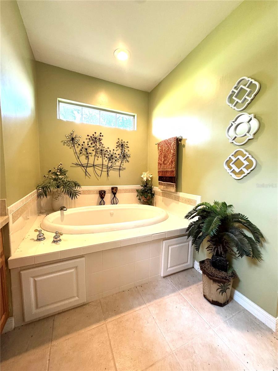 ARBOR GREENE/EMERALD LAKES - Residential