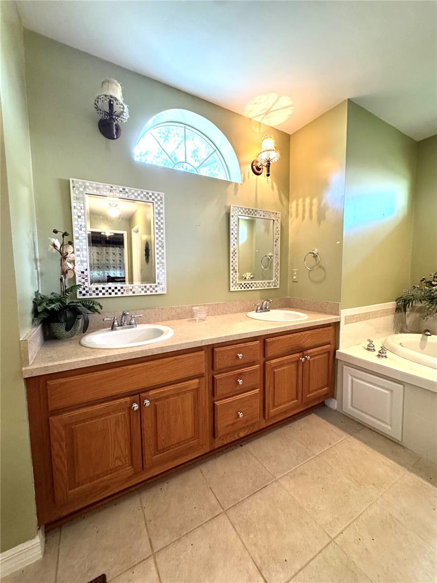 ARBOR GREENE/EMERALD LAKES - Residential