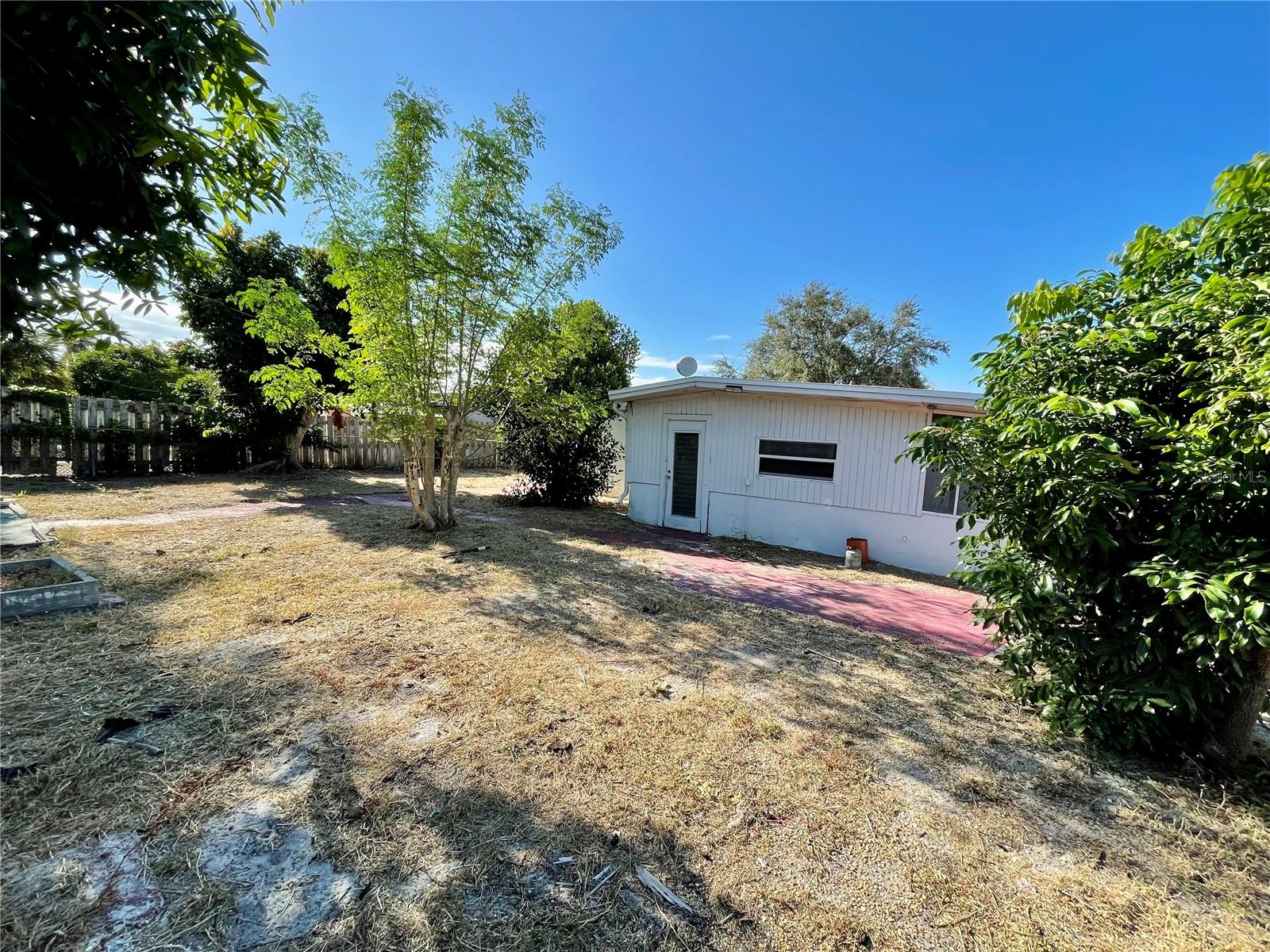 BAYSHORE GARDENS SEC 13 - Residential Lease
