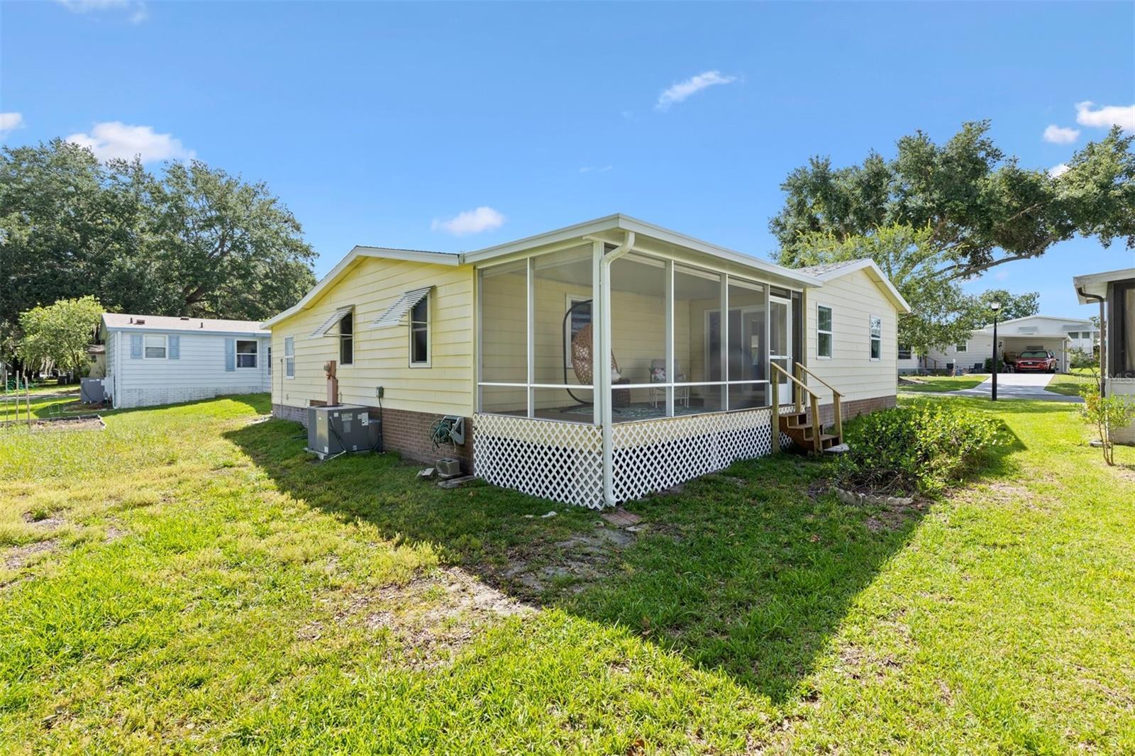 LADY LAKE ORANGE BLOSSOM GARDENS UNIT 09 - Residential