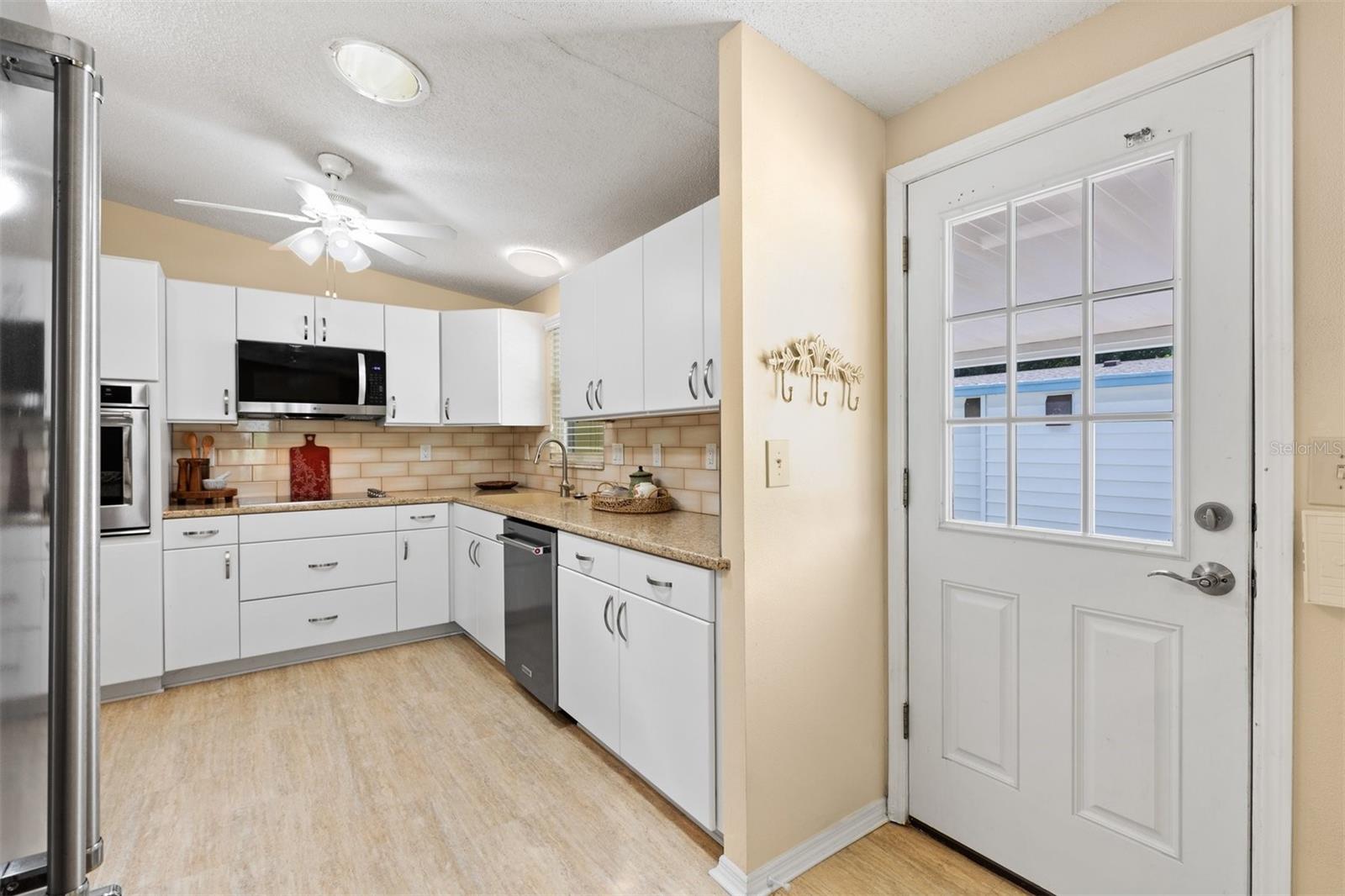 LADY LAKE ORANGE BLOSSOM GARDENS UNIT 09 - Residential