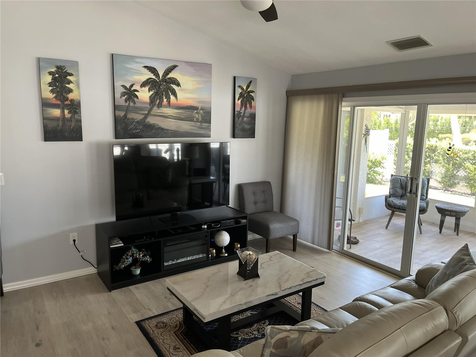 PALM COURT - Residential