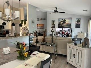PALM COURT - Residential