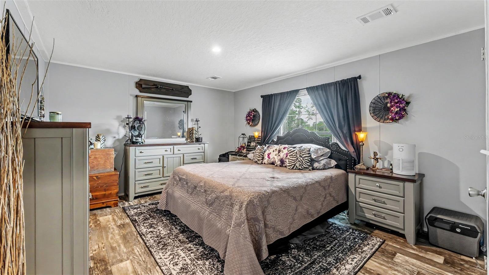 FARMLAND ACRES - Residential