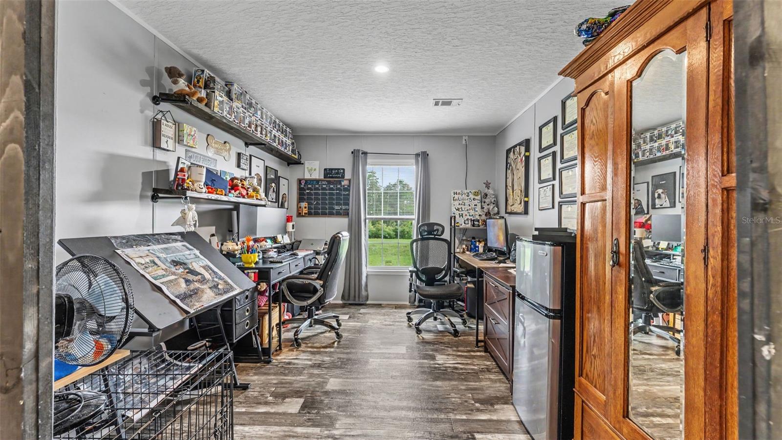 FARMLAND ACRES - Residential