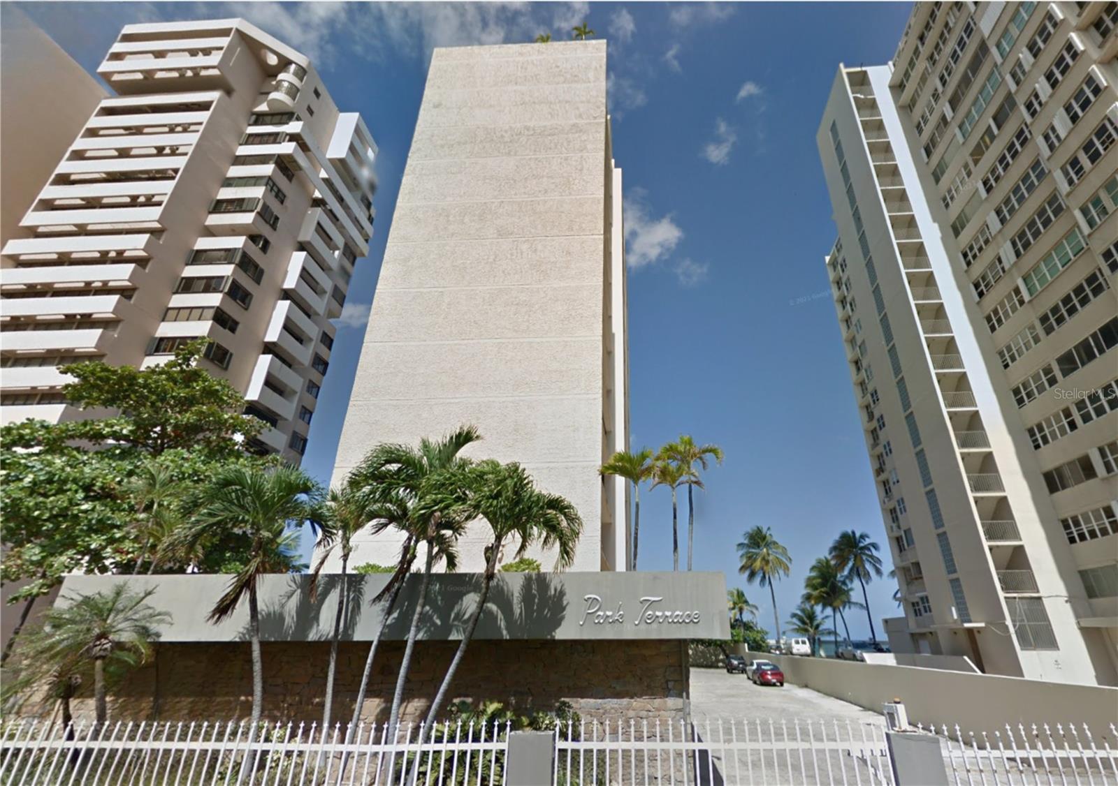 Beautiful luxury property on the famous Ashford Avenue in Condado. This stunning two-level penthouse offers an unparalleled living experience, combining elegance, comfort and panoramic ocean views.
With a generous 3,228 square feet of living space, this luxury oasis includes an 840 square foot open terrace, perfect for enjoying the spectacular sunsets and the gentle sounds of the waves. Upon entering, you will be greeted by a feeling of spaciousness and light, enhanced by the uninterrupted flowing terrazzo and marble flooring.
The interior space has been meticulously designed for maximum comfort and functionality . With three spacious bedrooms, four elegant bathrooms and an office-library, there is more than enough room for the whole family. In addition, built-in closets provide an abundance of storage space, keeping the spaces free of clutter.
The kitchen is a true dream for any culinary enthusiast, equipped with top-of-the-line Wolf appliances, including an induction stove, two ovens and a microwave. The terrace features a bar equipped with a Wolf gas stove, ideal for entertaining your guests outdoors with delicious gourmet meals.
This penthouse comes complete with two parking spaces, one of which is carport style, providing convenience and security for your vehicles. In addition, the privileged location walking distance to private schools, banks, supermarkets, gyms, stores and restaurants guarantees a convenient and vibrant lifestyle.
The building offers exclusivity and tranquility, with only two units on each floor and a total of 22 units in all. Services include a full electrical plant, a cistern to ensure a constant water supply, two elevators and a highly trained security team.