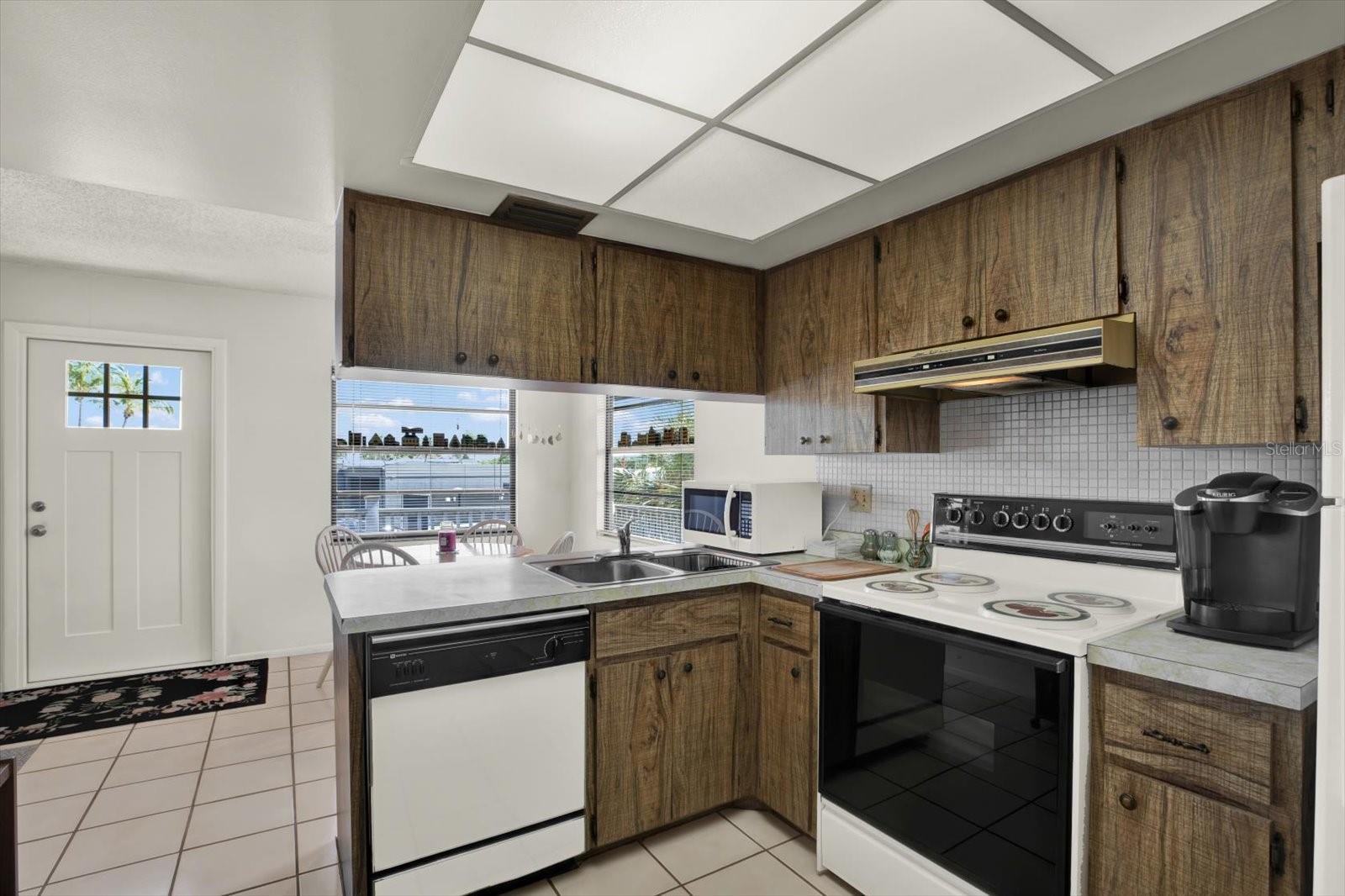 THE PALMS CONDO - Residential