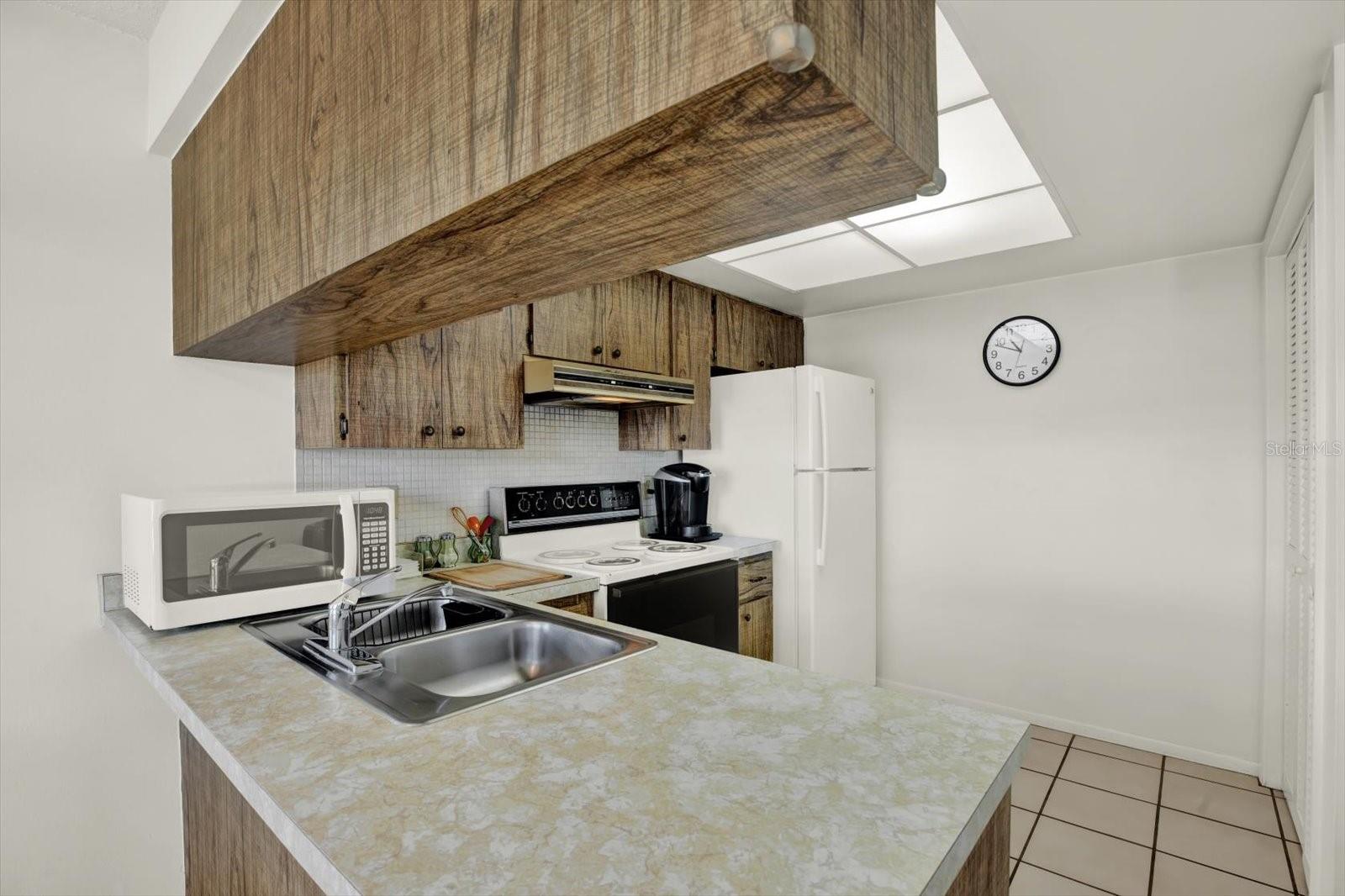 THE PALMS CONDO - Residential