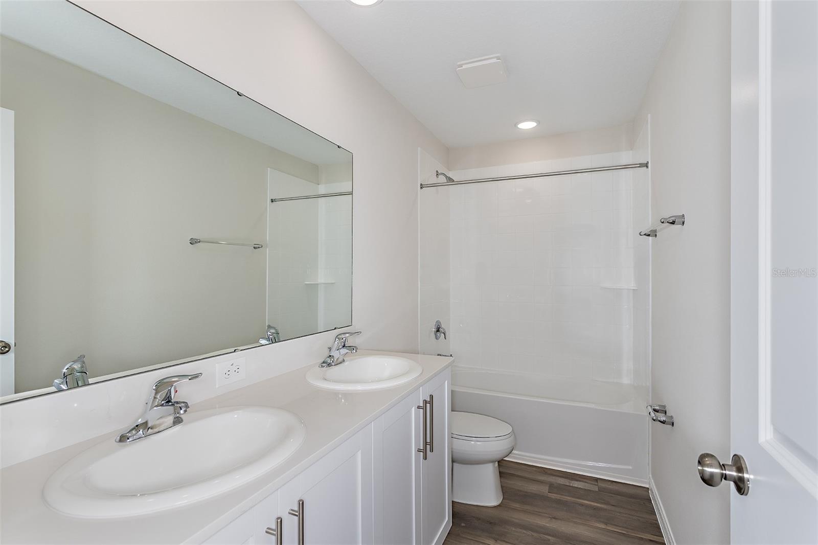 PASADENA LANDING - Residential