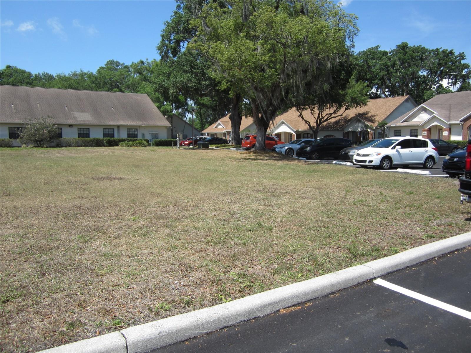 CRYSTAL LAKES PROFESSIONAL CENTER - Land