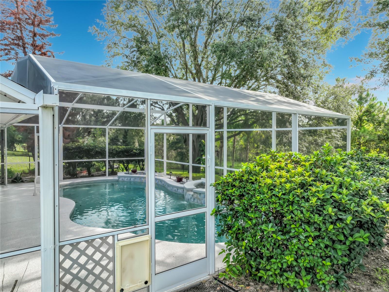 HILLS LAKE LOUISA PH 02 - Residential