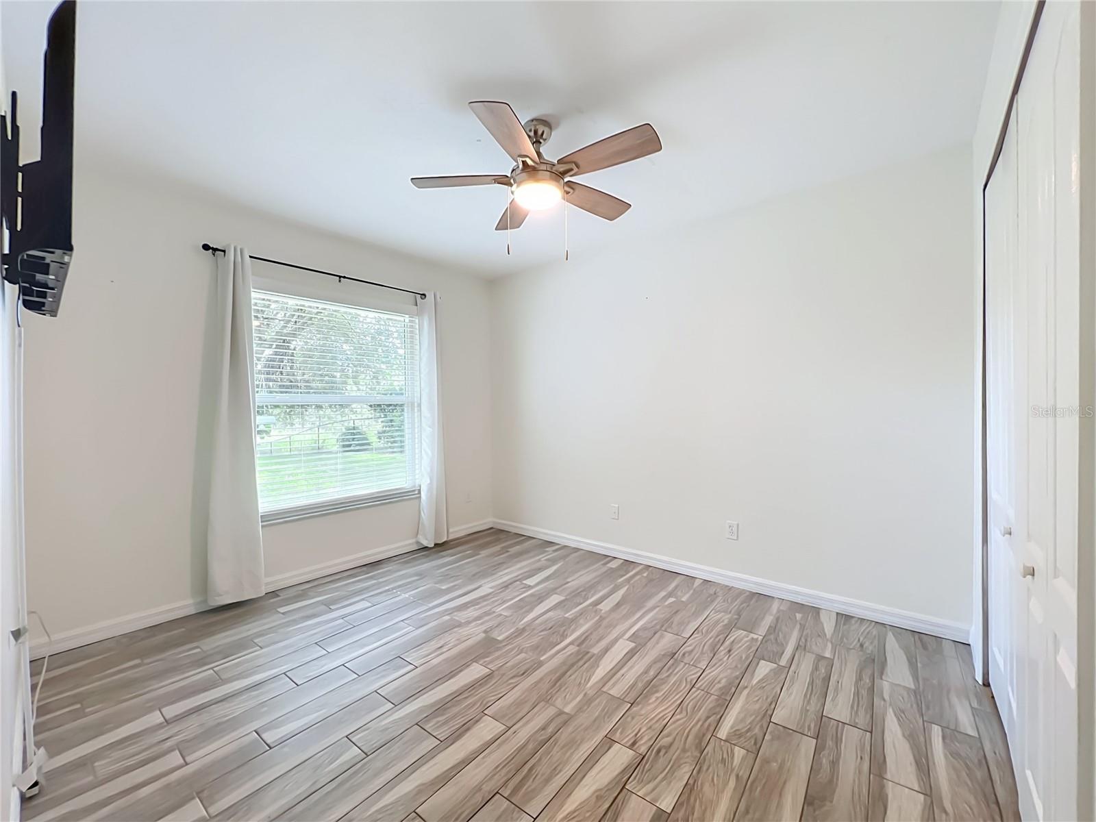 HILLS LAKE LOUISA PH 02 - Residential
