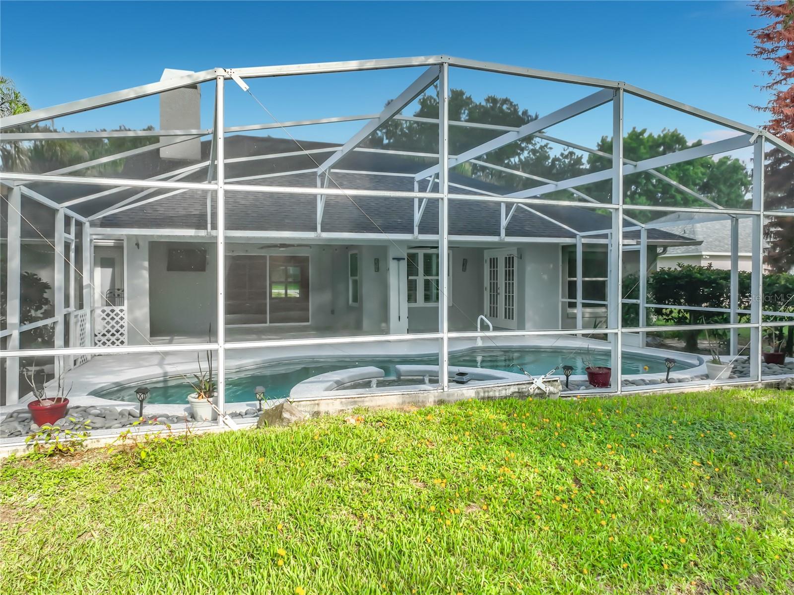 HILLS LAKE LOUISA PH 02 - Residential