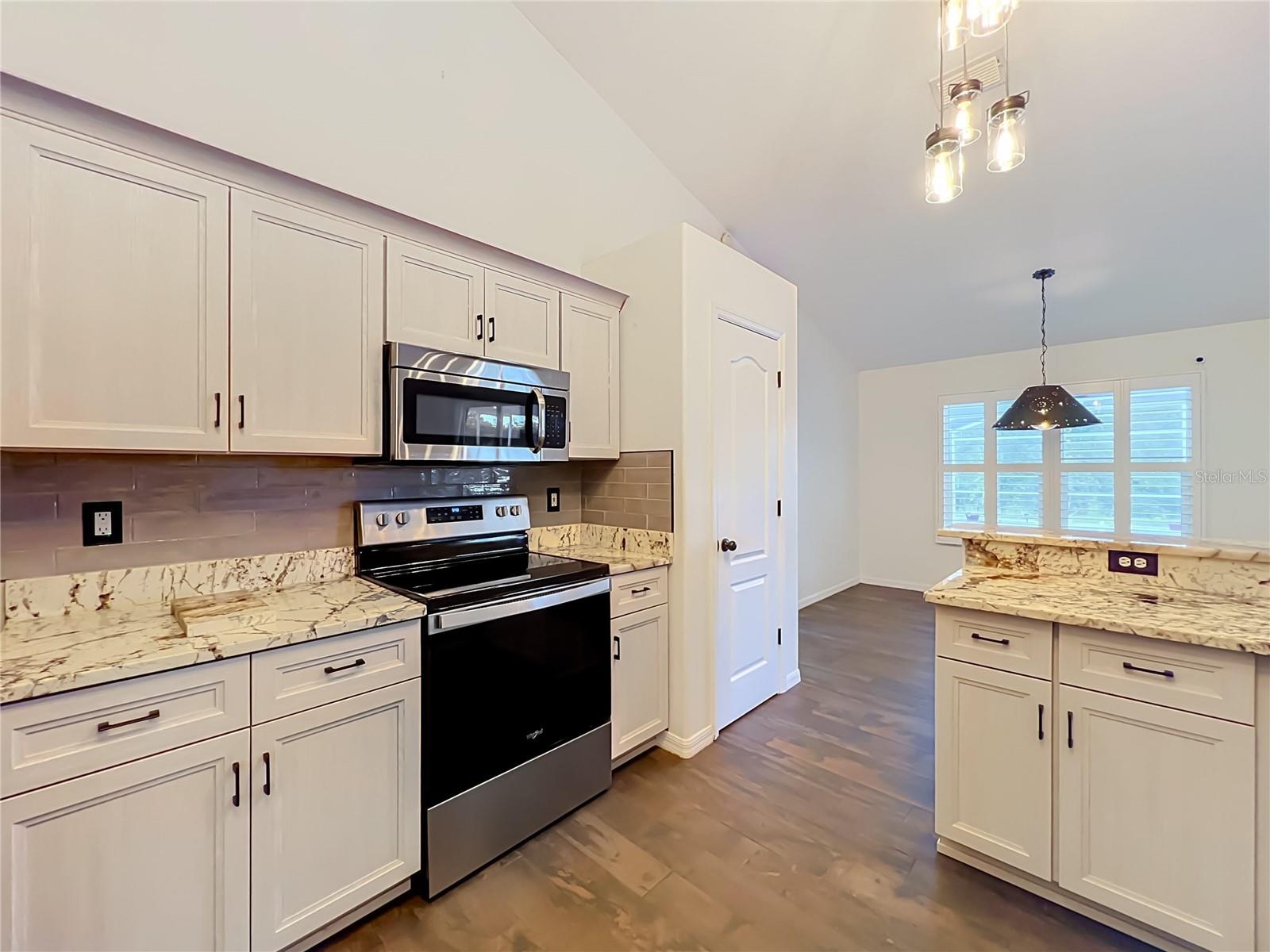 HILLS LAKE LOUISA PH 02 - Residential