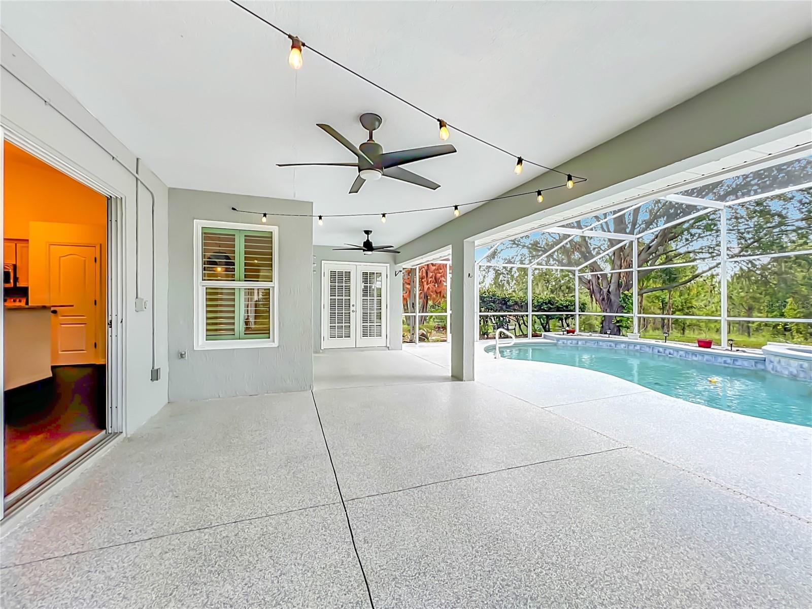 HILLS LAKE LOUISA PH 02 - Residential