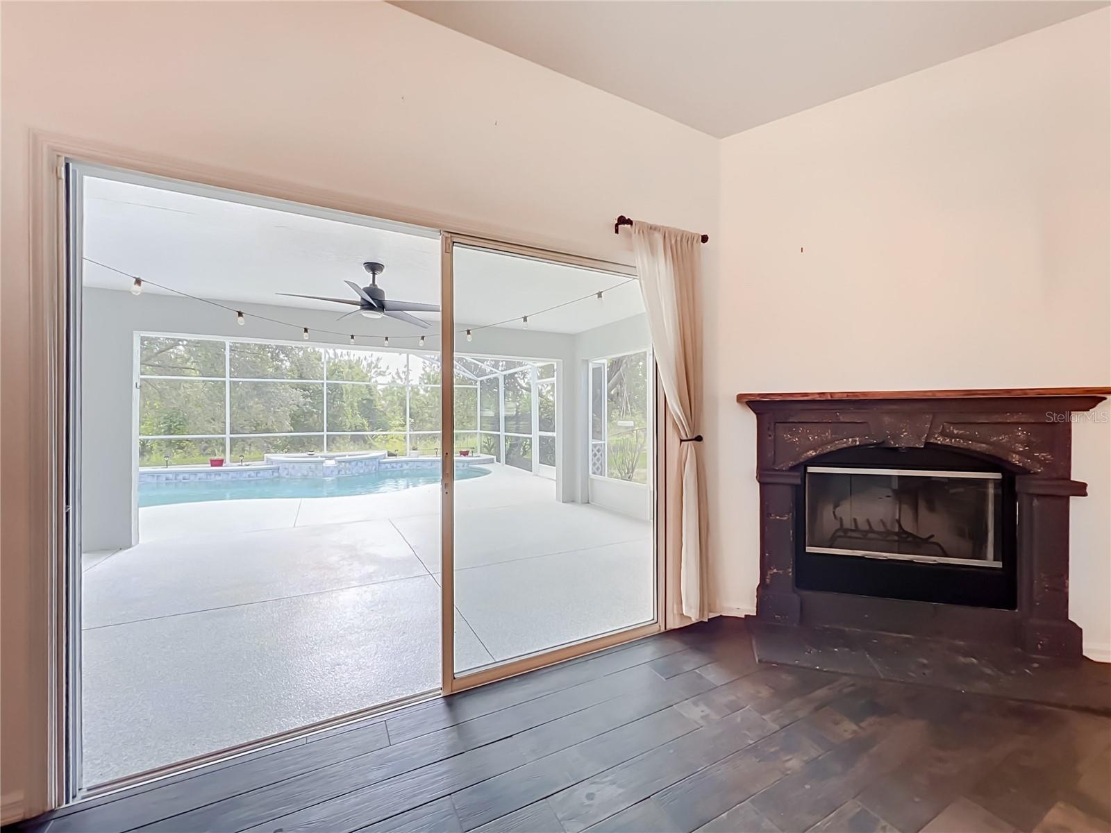 HILLS LAKE LOUISA PH 02 - Residential