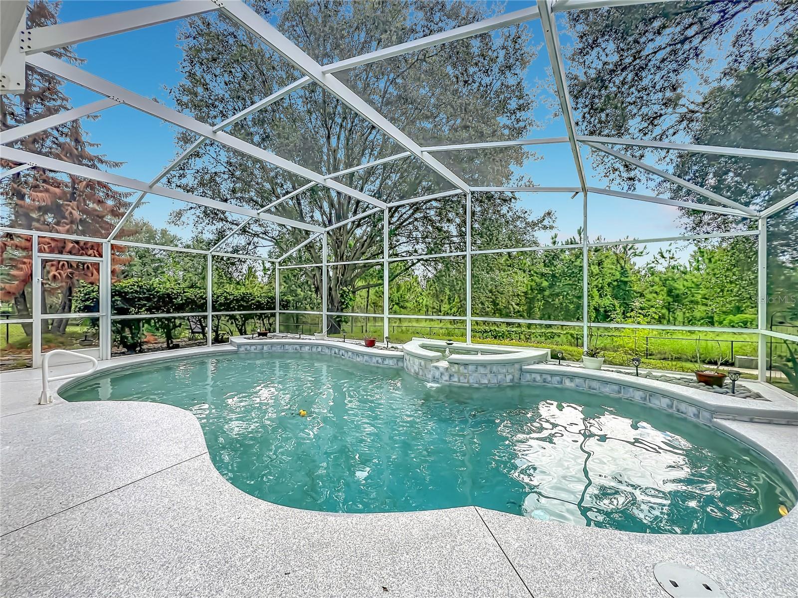 HILLS LAKE LOUISA PH 02 - Residential