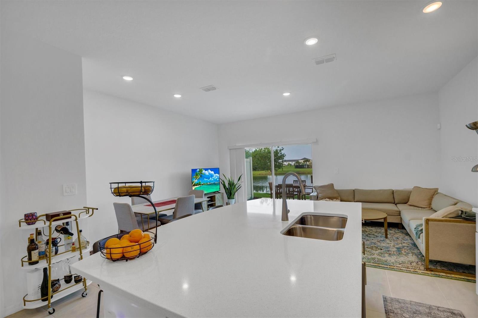 WESTVIEW POD A PHASE 1A PB 200 PG 38-44 LOT 14 - Residential