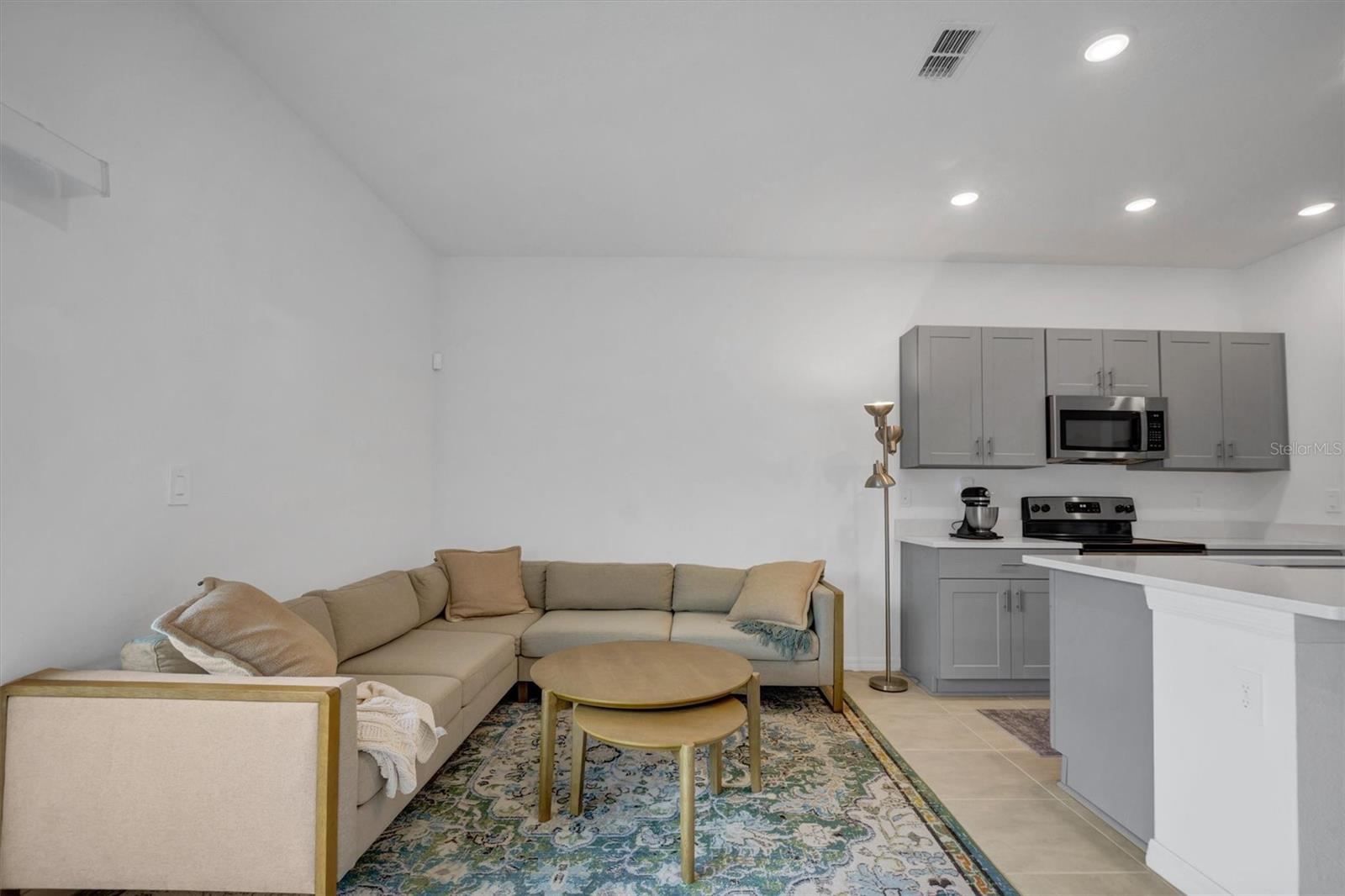 WESTVIEW POD A PHASE 1A PB 200 PG 38-44 LOT 14 - Residential