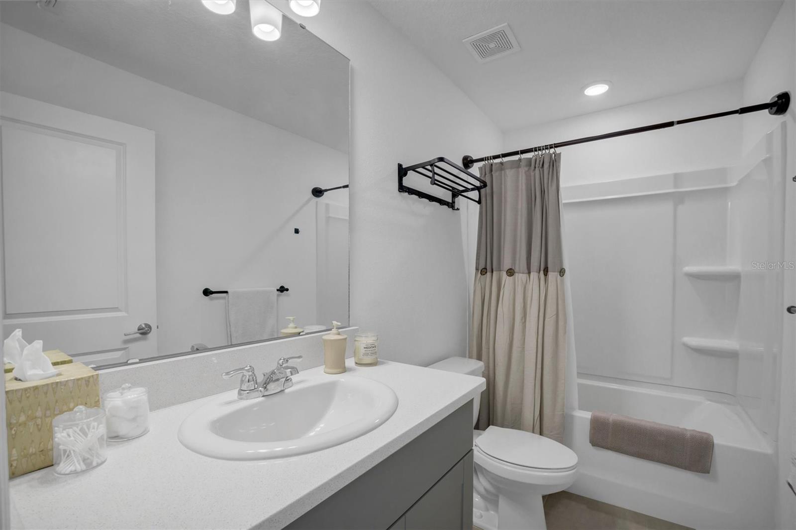 WESTVIEW POD A PHASE 1A PB 200 PG 38-44 LOT 14 - Residential