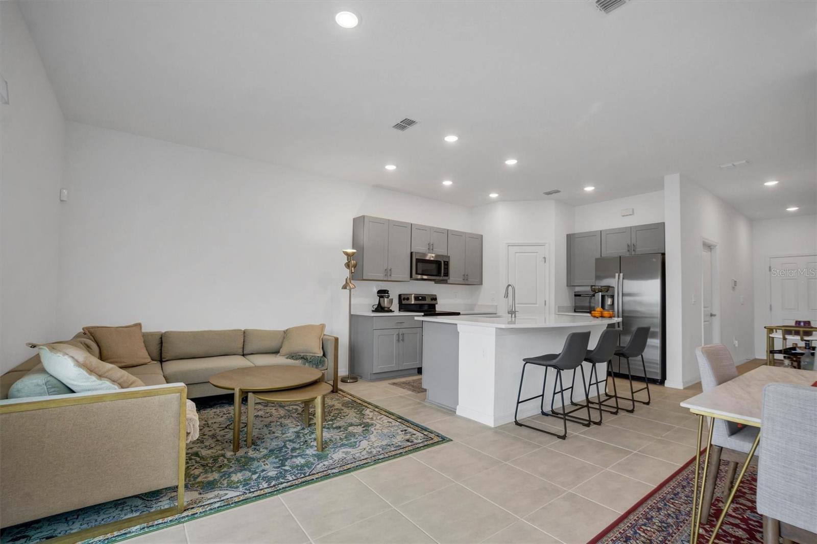 WESTVIEW POD A PHASE 1A PB 200 PG 38-44 LOT 14 - Residential