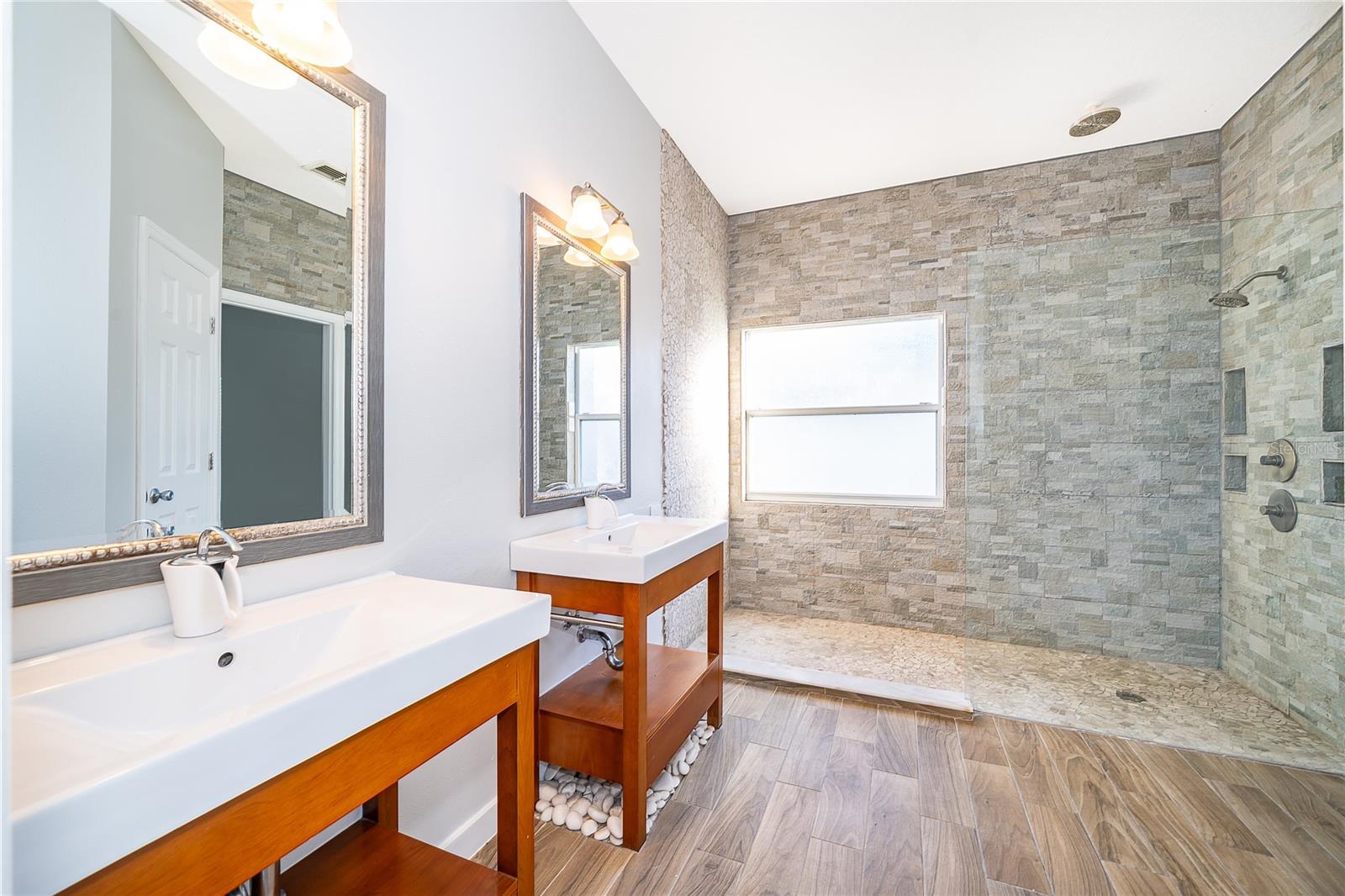 ASTER COVE AT CRESCENT LAKES - Residential Lease