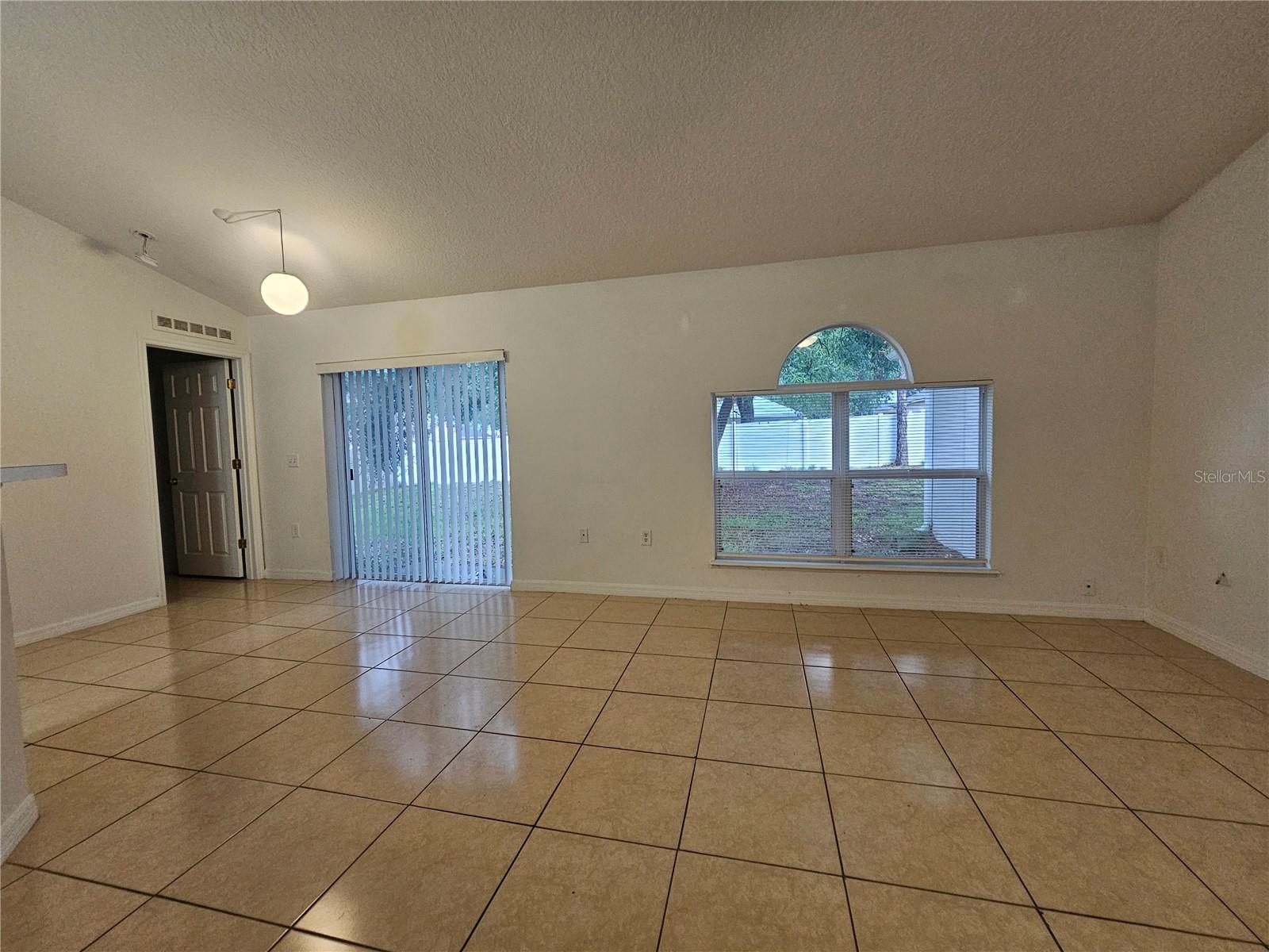MINNEOLA PINE BLUFF PH 02 LT 98 PB 50 P - Residential Lease