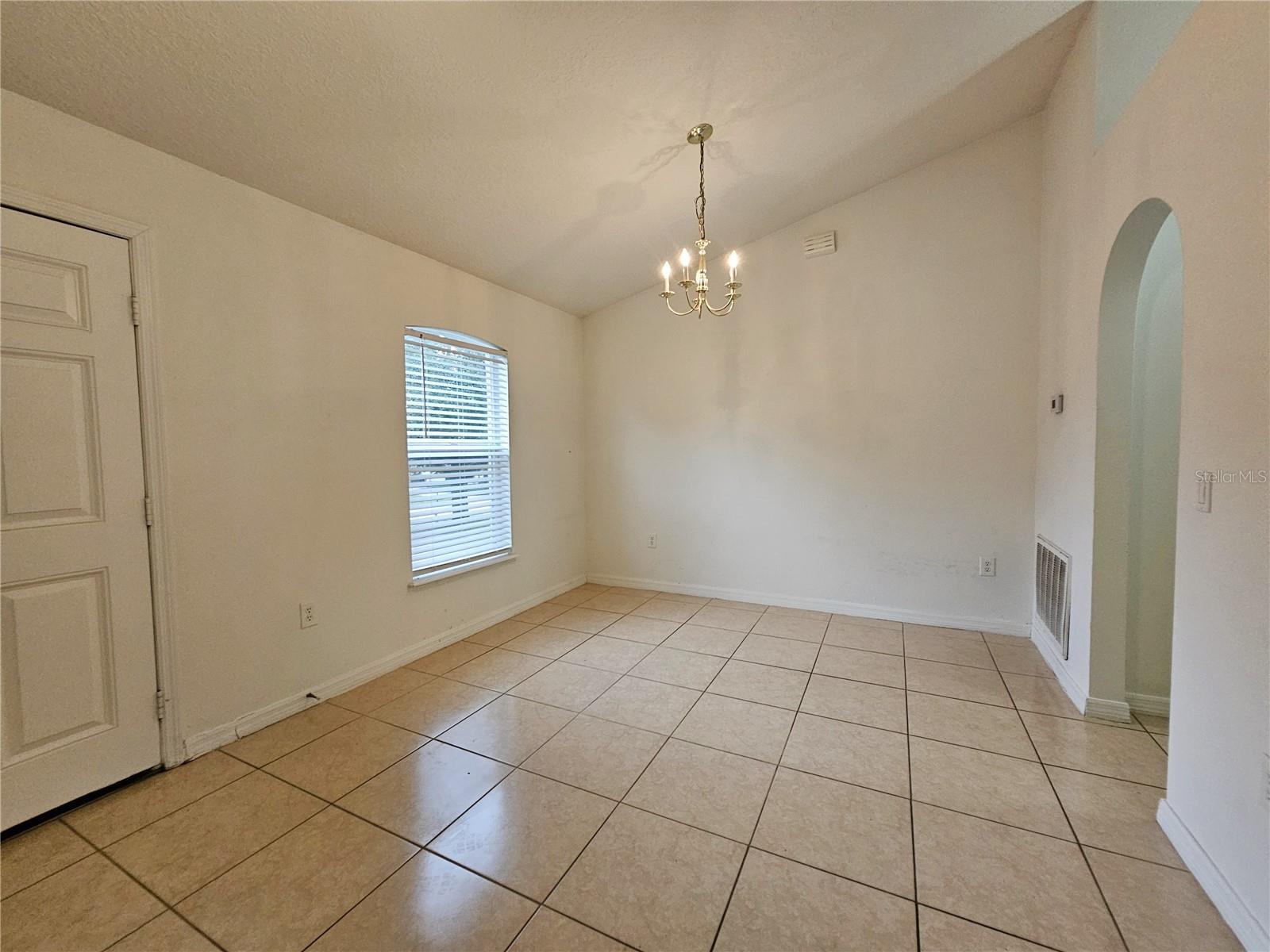 MINNEOLA PINE BLUFF PH 02 LT 98 PB 50 P - Residential Lease
