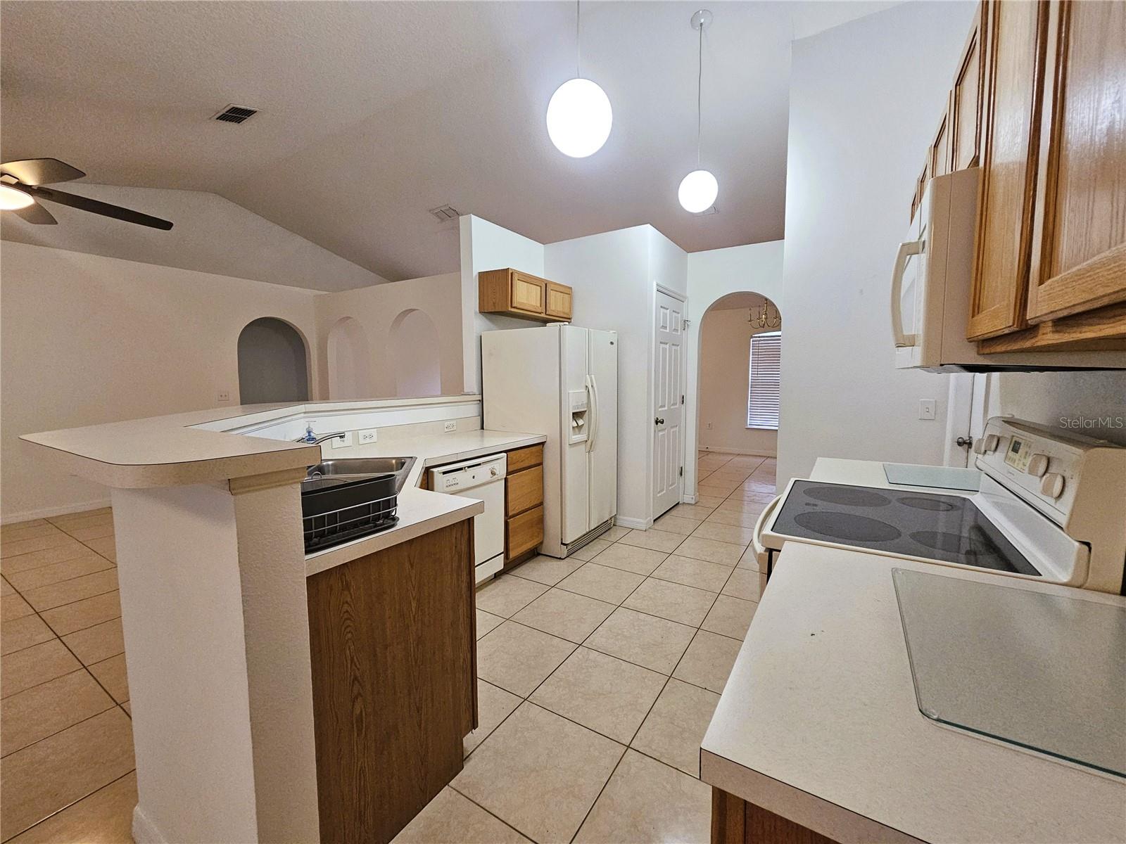 MINNEOLA PINE BLUFF PH 02 LT 98 PB 50 P - Residential Lease