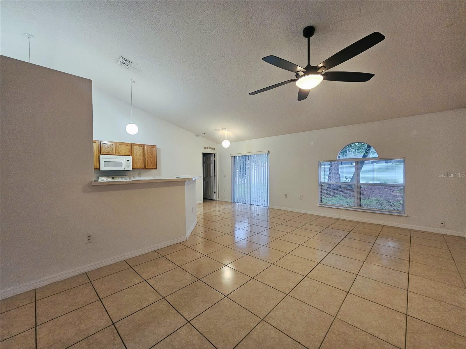 MINNEOLA PINE BLUFF PH 02 LT 98 PB 50 P - Residential Lease