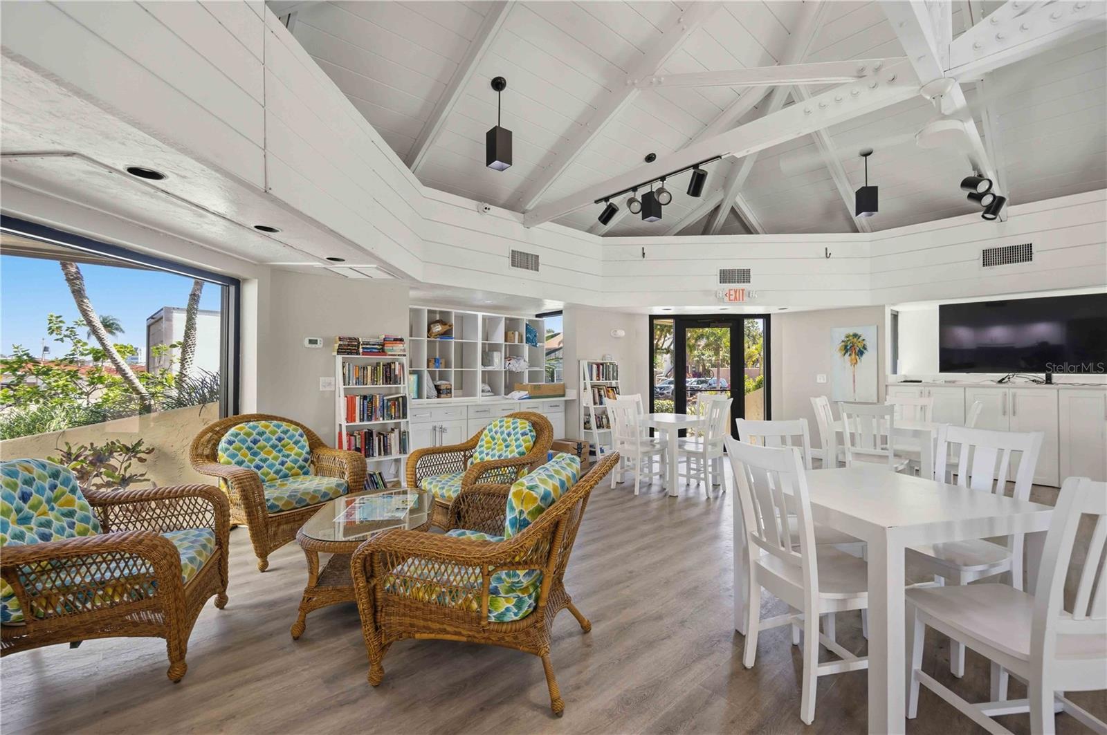 SIESTA DUNES BEACH - Residential
