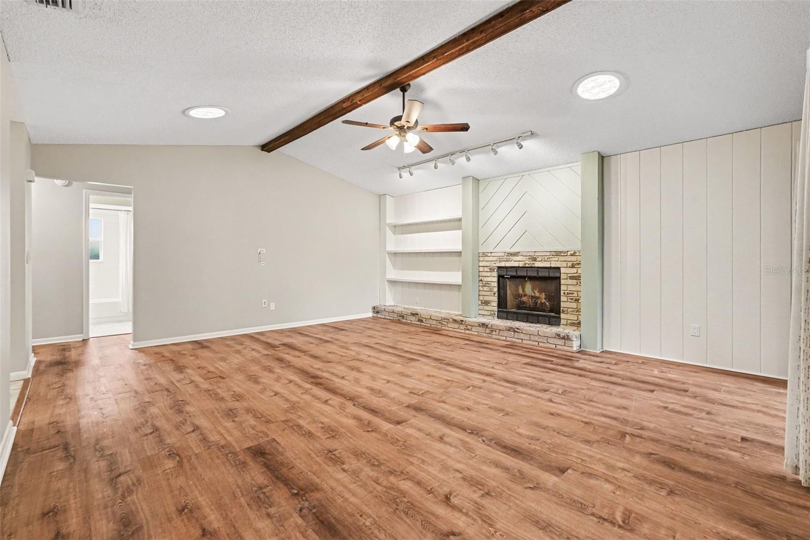 LIVINGSTON UNIT III B - Residential Lease