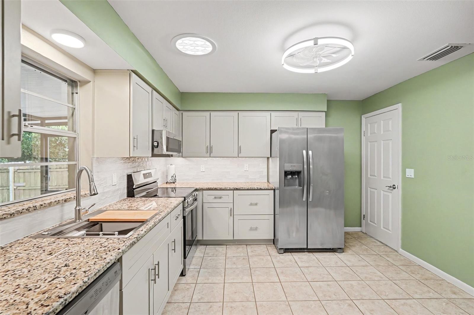 LIVINGSTON UNIT III B - Residential Lease