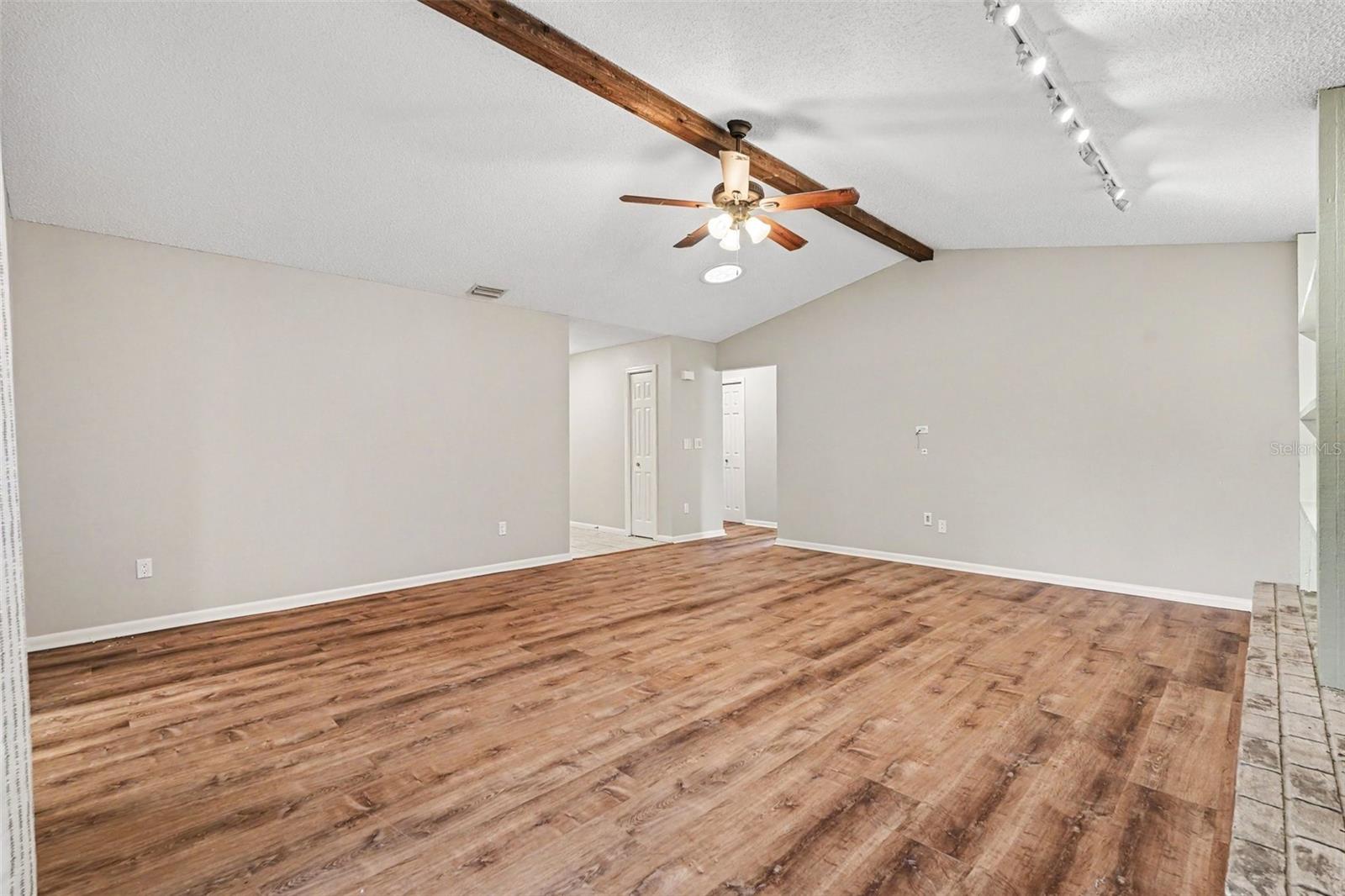LIVINGSTON UNIT III B - Residential Lease