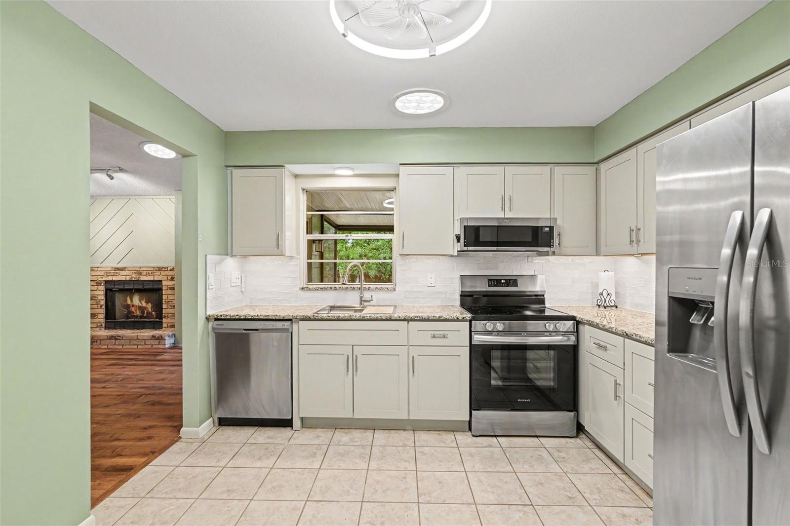 LIVINGSTON UNIT III B - Residential Lease
