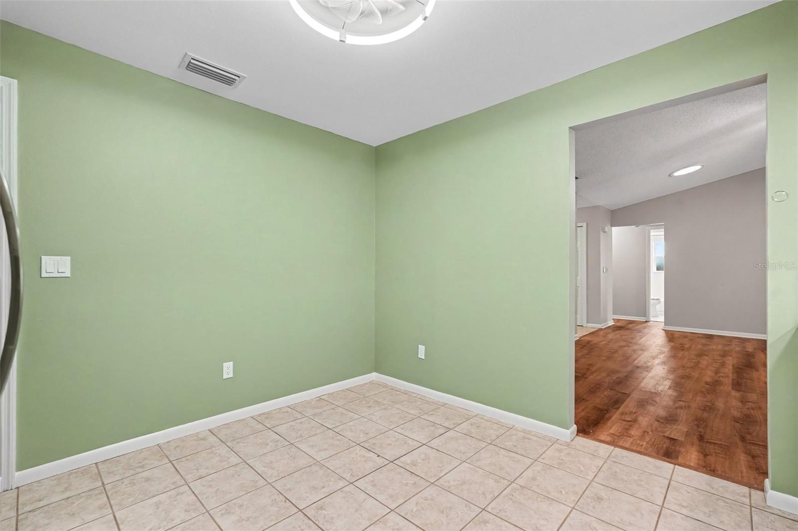 LIVINGSTON UNIT III B - Residential Lease