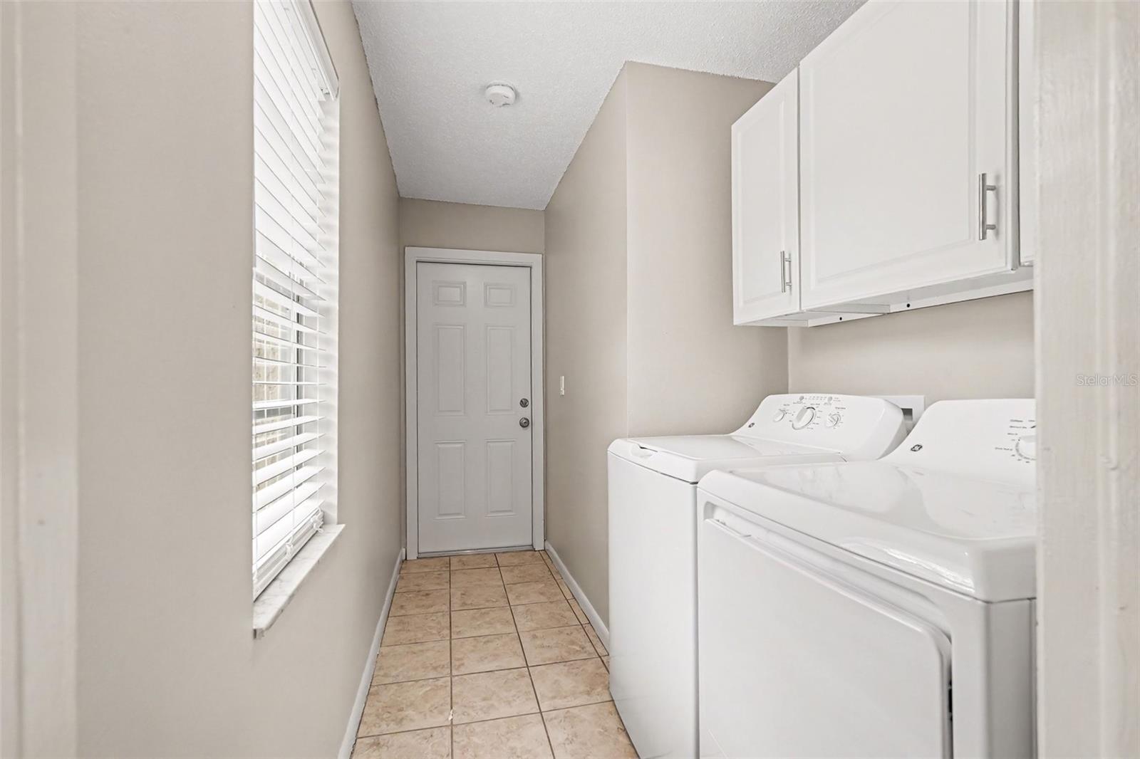 LIVINGSTON UNIT III B - Residential Lease