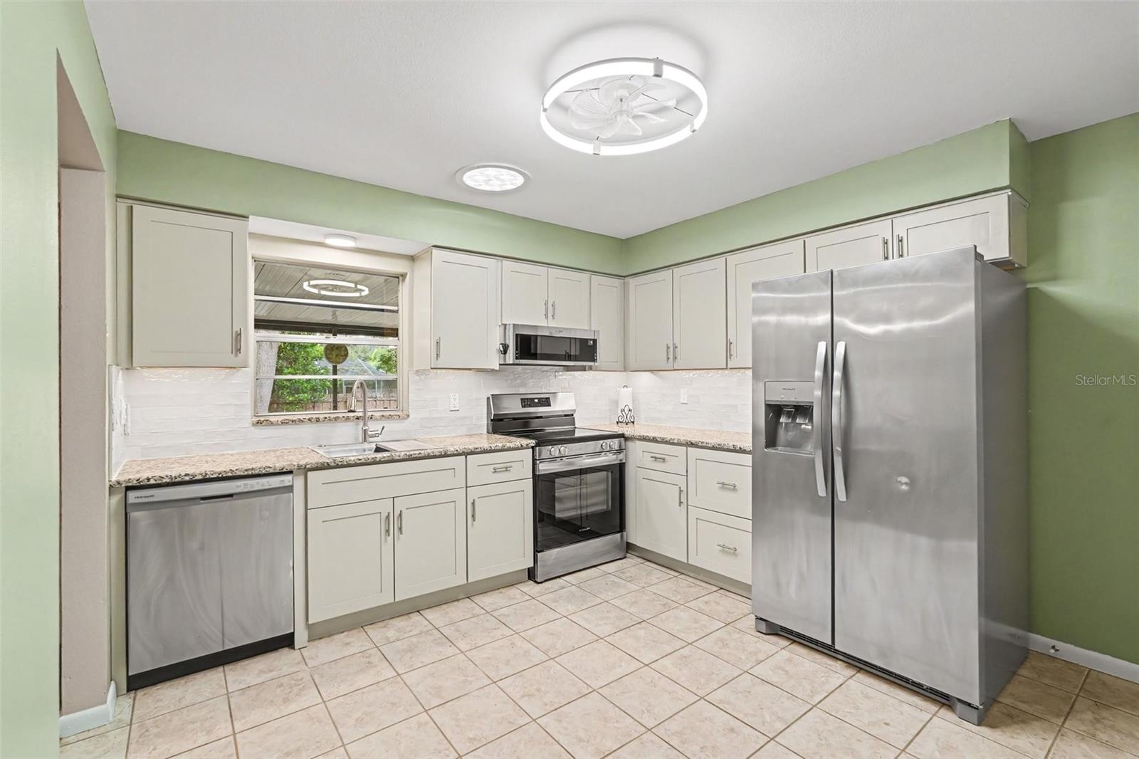 LIVINGSTON UNIT III B - Residential Lease
