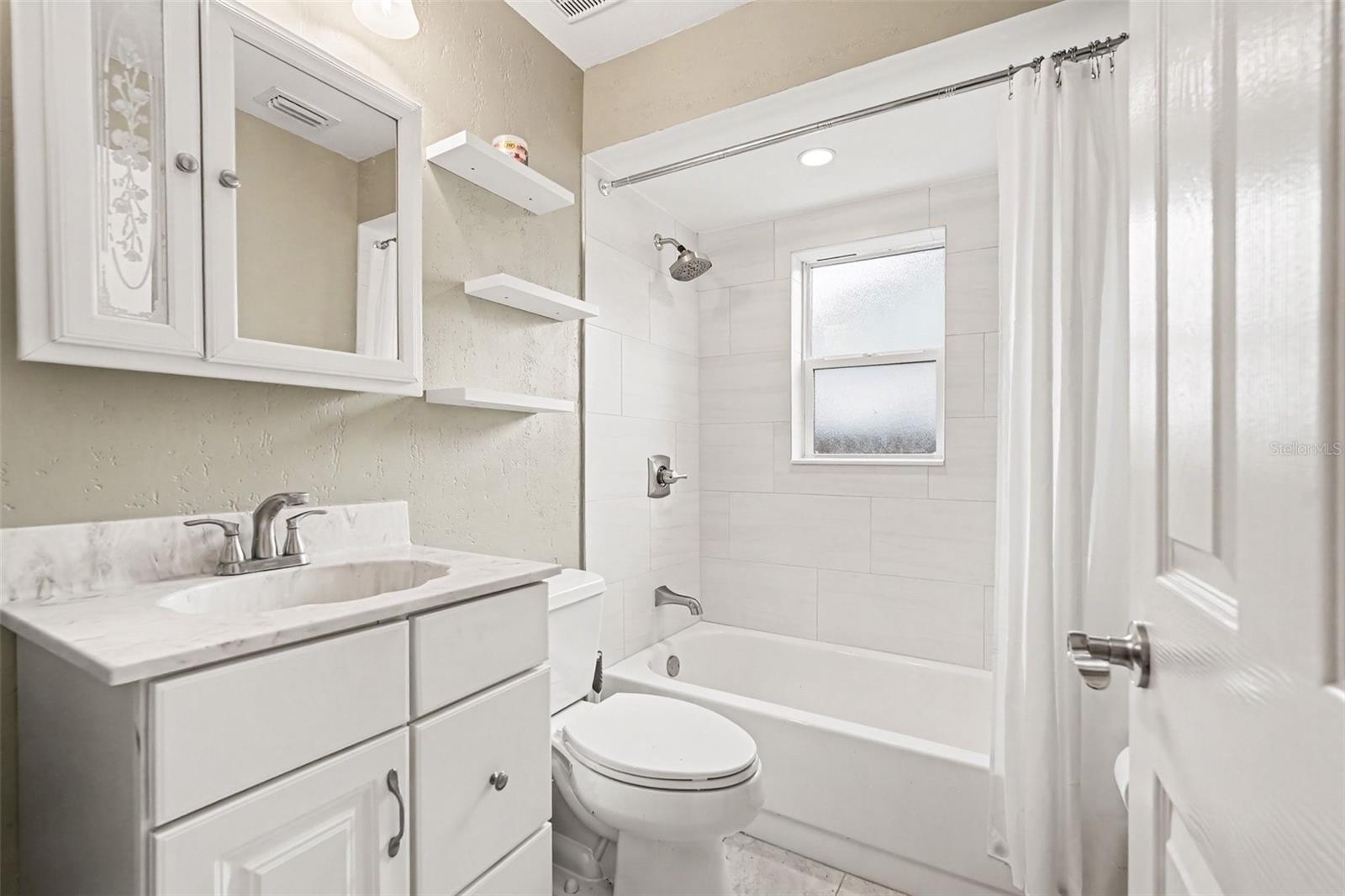 LIVINGSTON UNIT III B - Residential Lease