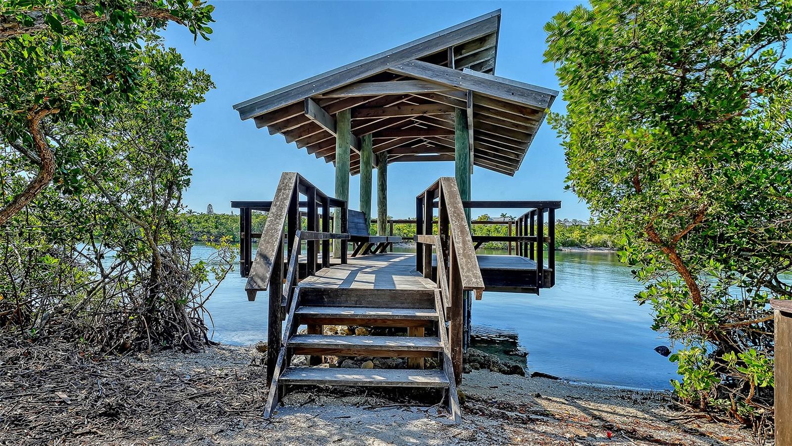EAGLES POINT AT THE LANDINGS - Residential