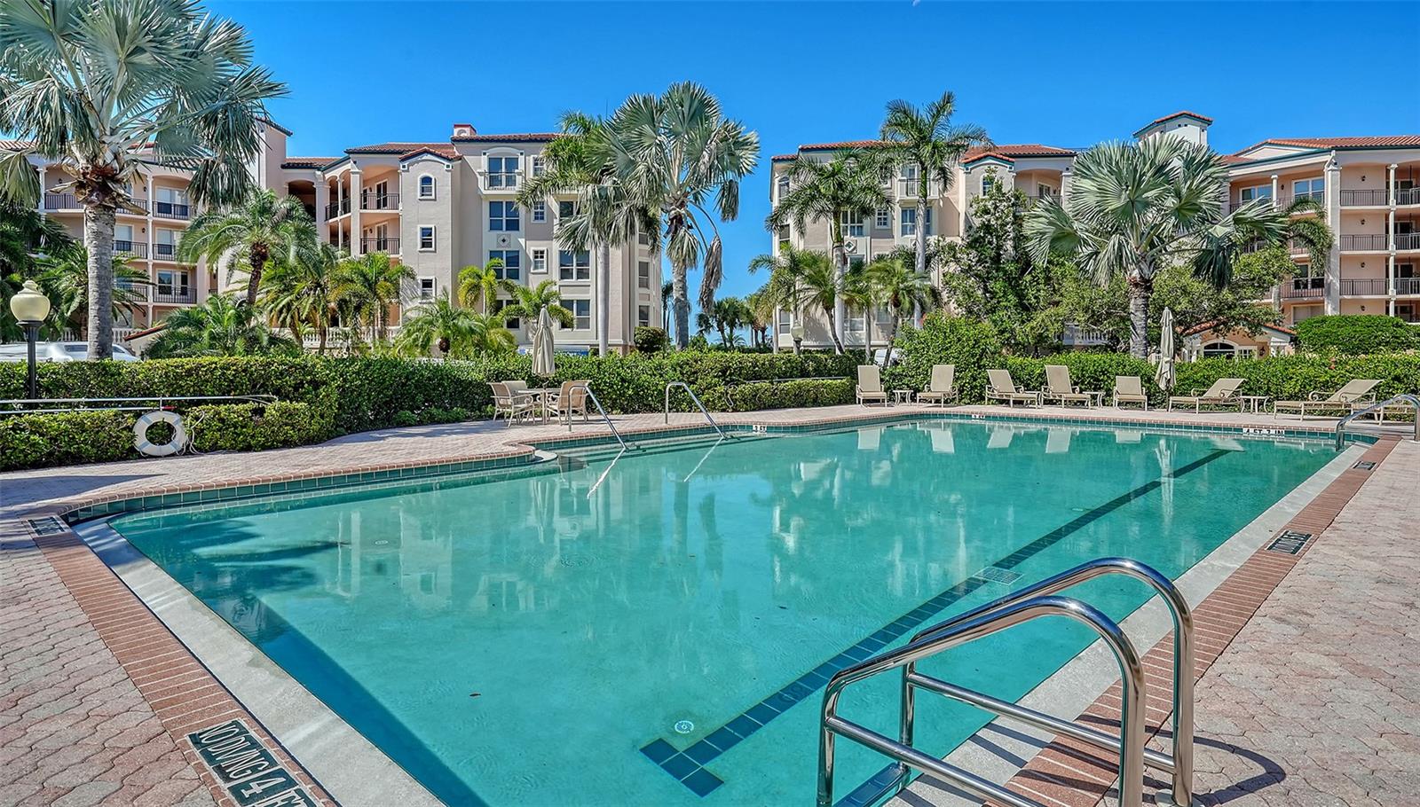 EAGLES POINT AT THE LANDINGS - Residential