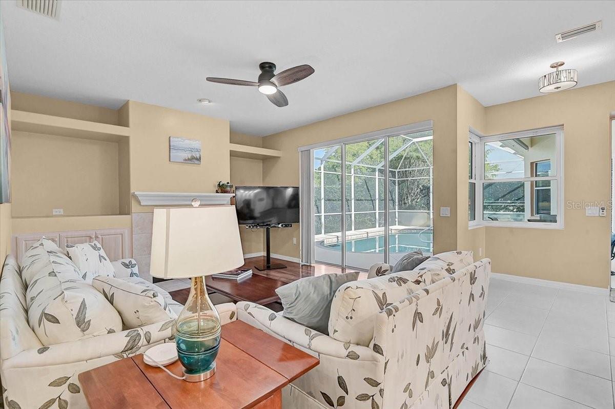 MCINTOSH LAKE - Residential