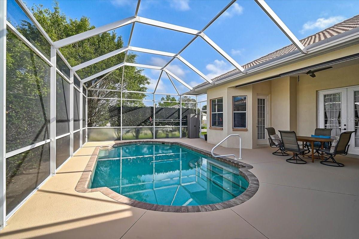MCINTOSH LAKE - Residential