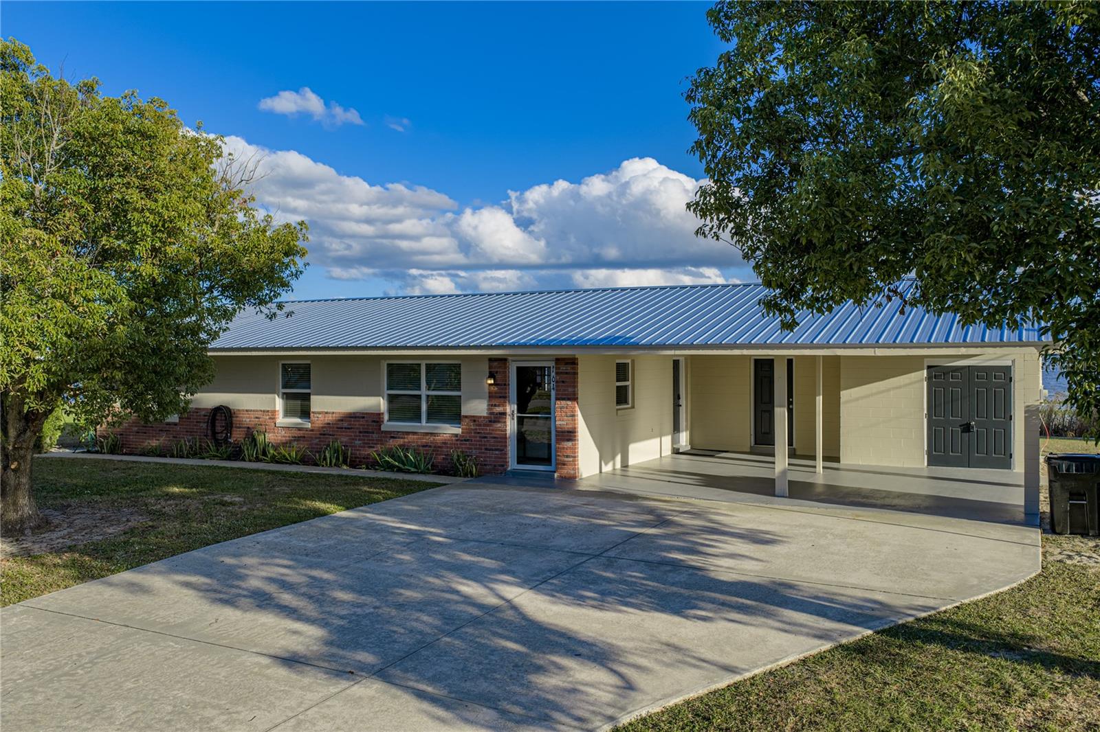 LAKE SIDE TERRACE - Residential
