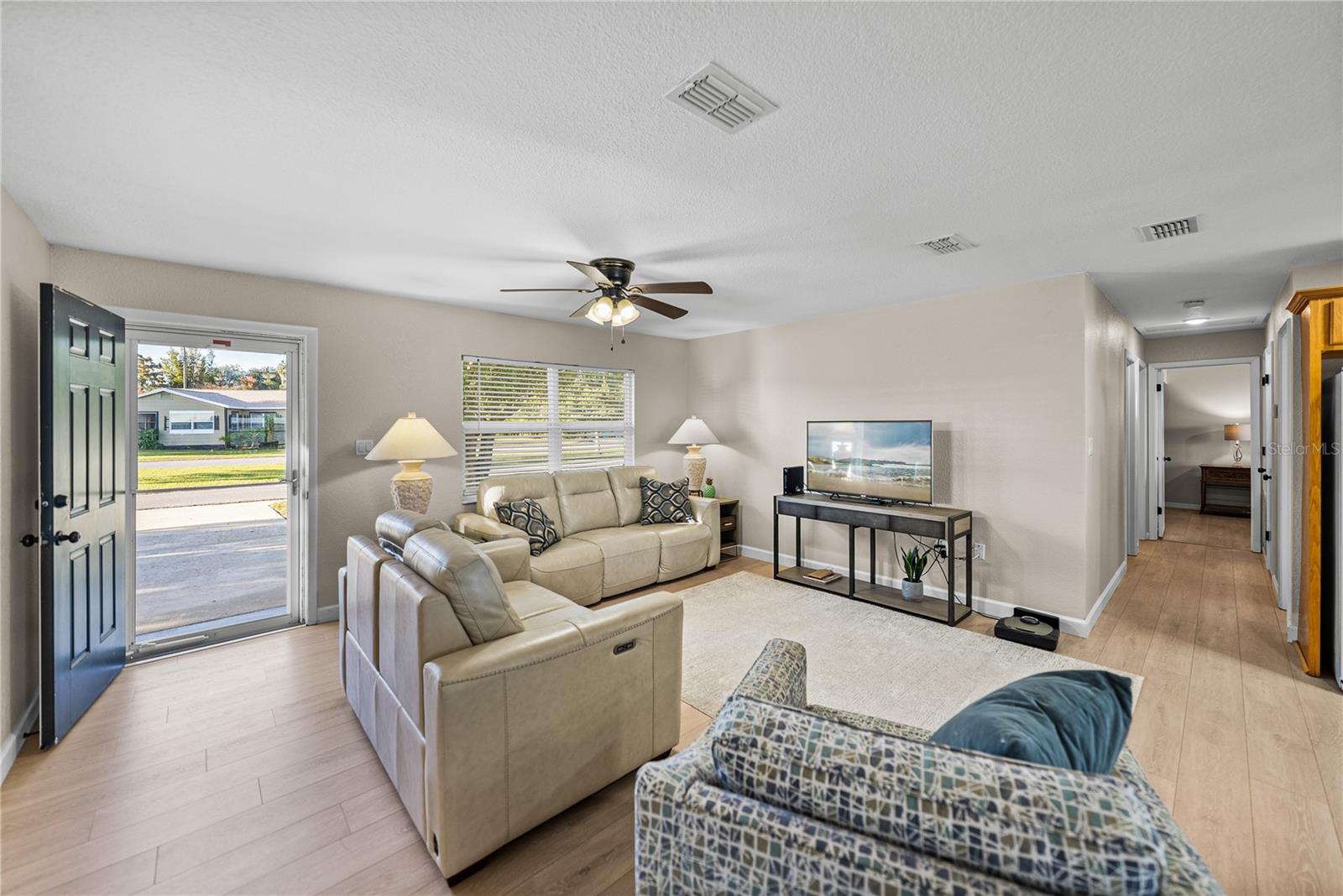 LAKE SIDE TERRACE - Residential