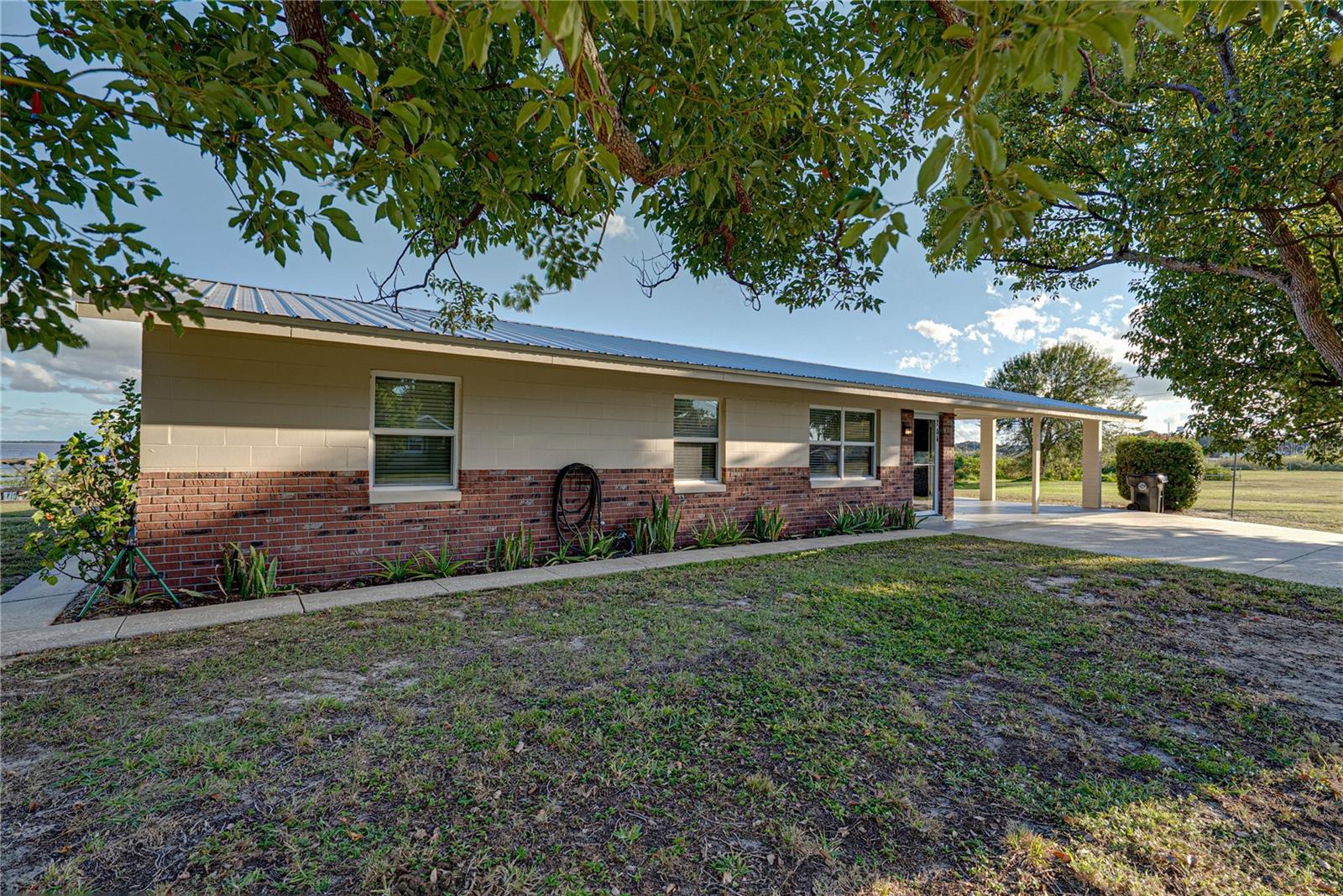 LAKE SIDE TERRACE - Residential