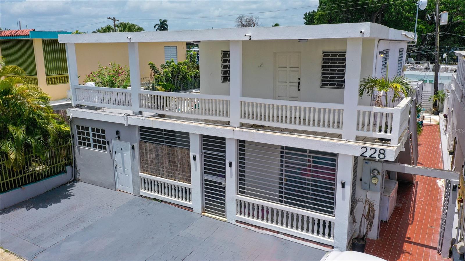 URB PONCE DE LEON - Residential