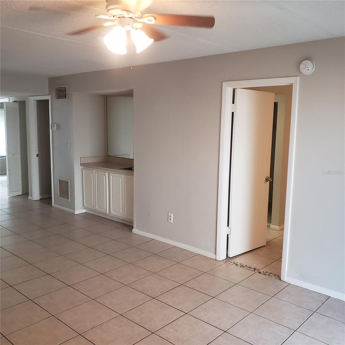 PINE SHADOWS CONDO PH 04 - Residential Lease