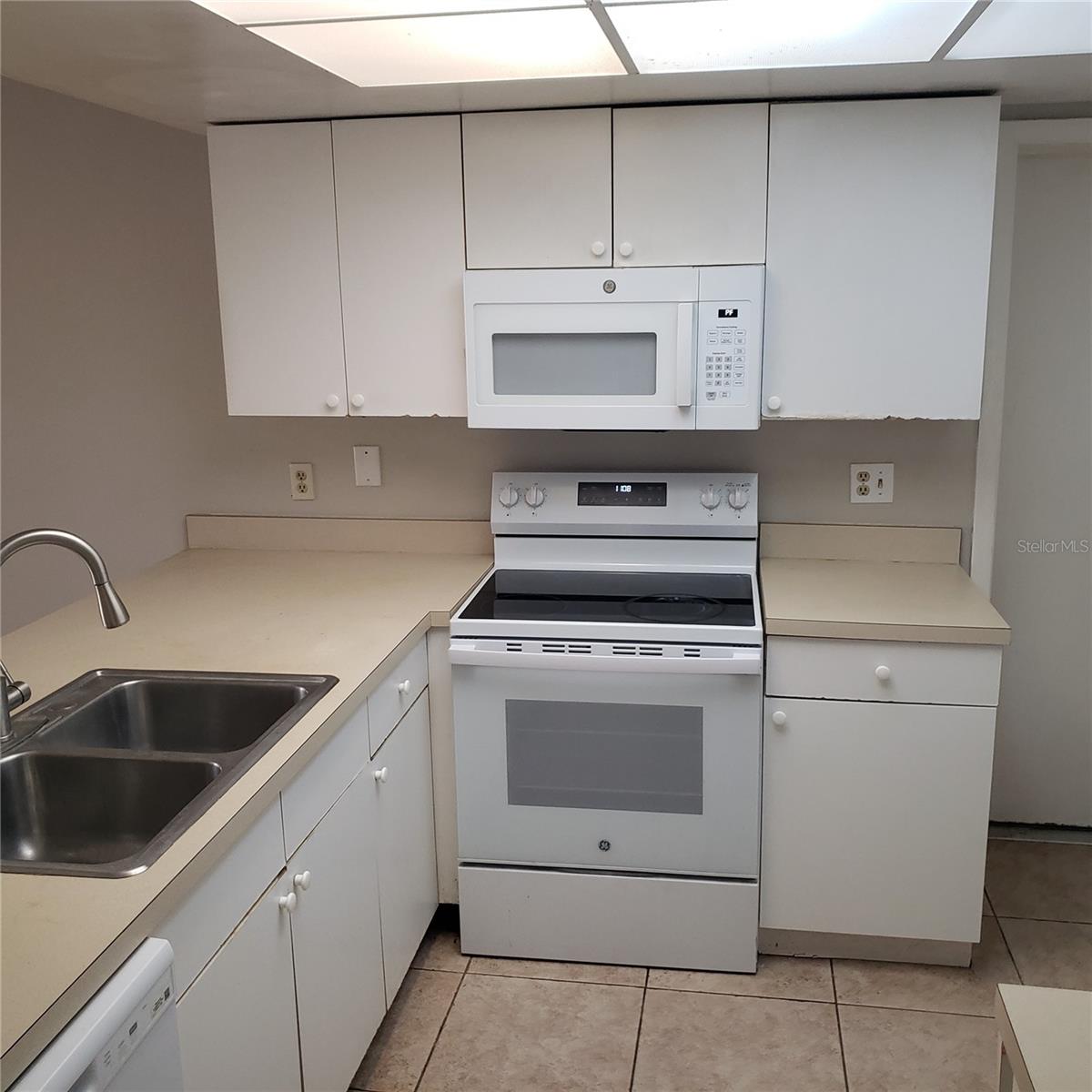 PINE SHADOWS CONDO PH 04 - Residential Lease
